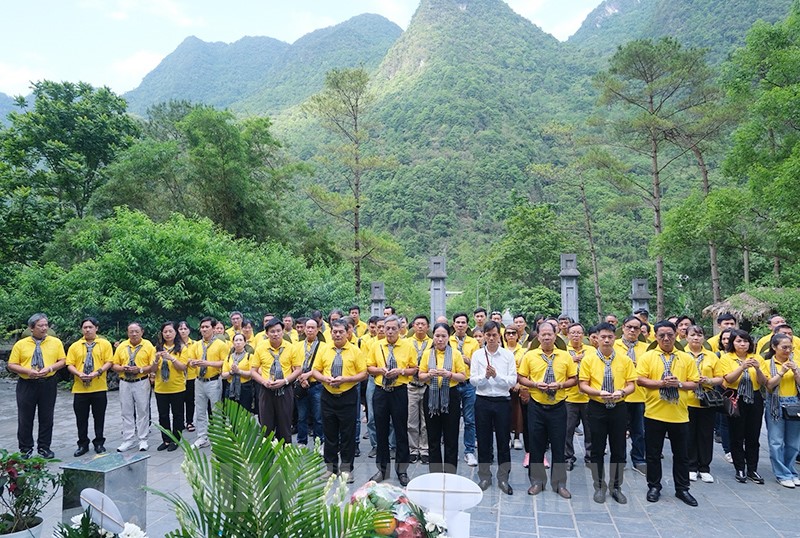 Hành trình theo chân Bác